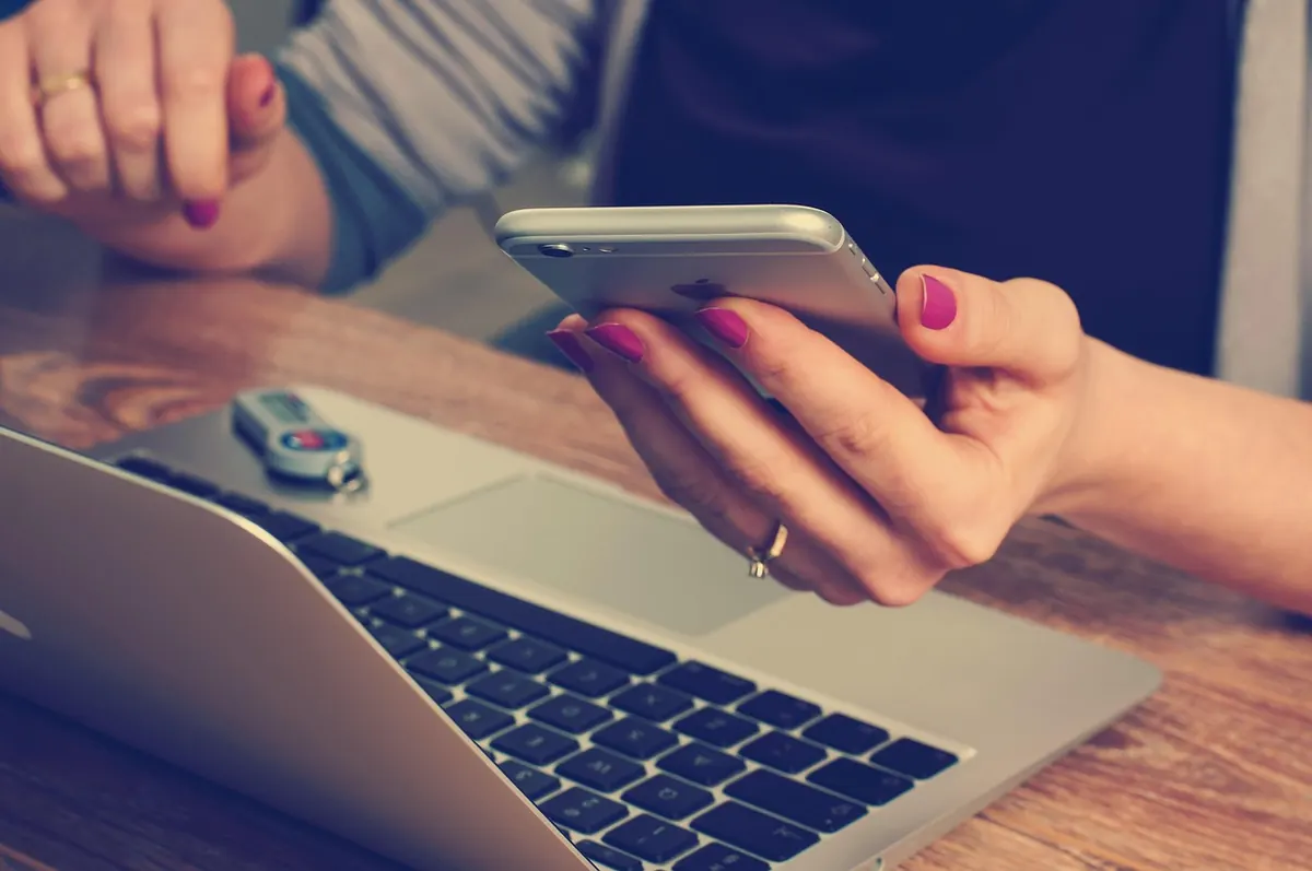 The Quiet Return of the Essay in the Age of the Newsletter